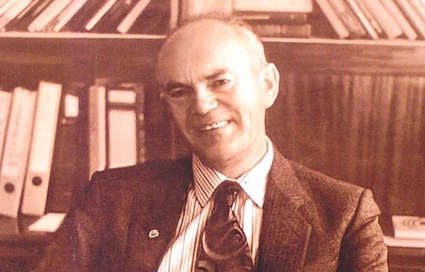 Николай Карлов